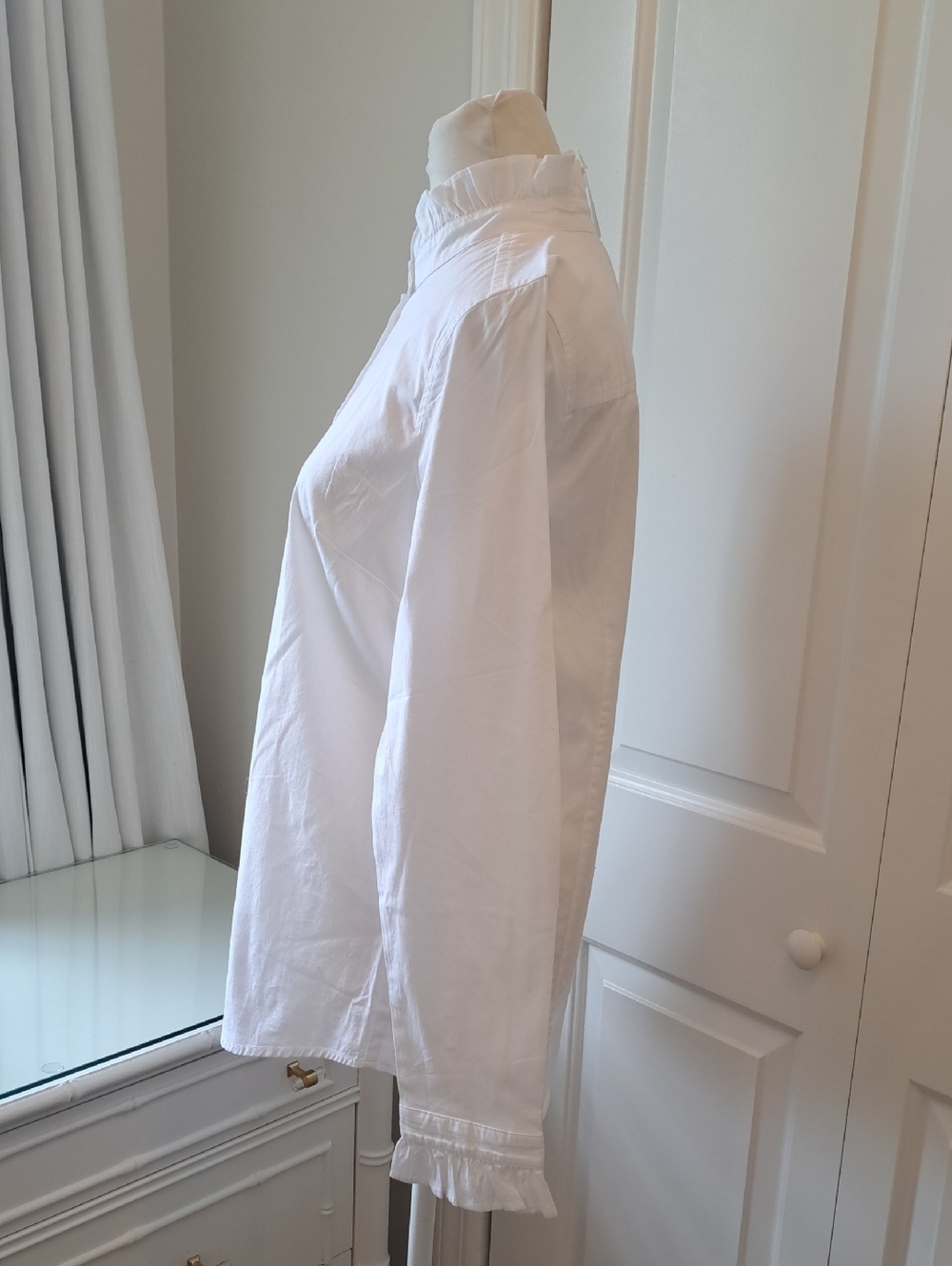 NWT J.Crew Womens Classic Preppy White Cotton Ruffle Trim Button Down Shirt SM - Picture 3 of 8